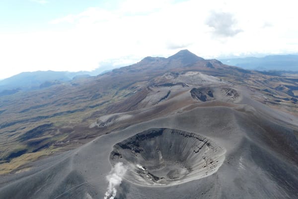Nueva emisión de ceniza del Puracé supera los 3.000 metros de altura