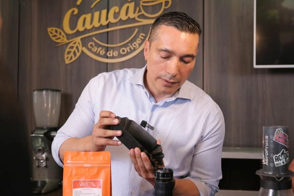 Gobernador Octavio Guzmán destaca al café como motor económico y turístico del Cauca