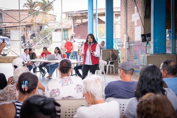 Gobernación del Cauca entrega materiales para reconstruir viviendas afectadas por atentado en Mondomo