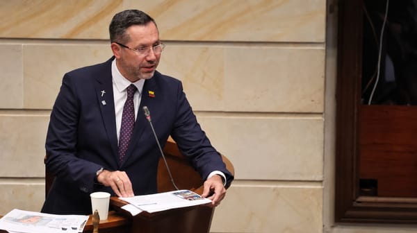 Ministro de Vivienda seguiría en el cargo: moción de censura no tendría los votos en el Senado