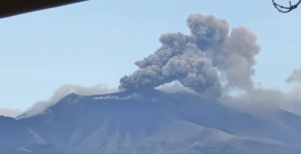 Volcán Puracé vuelve a alerta amarilla, pese a emisión de ceniza visible desde Popayán