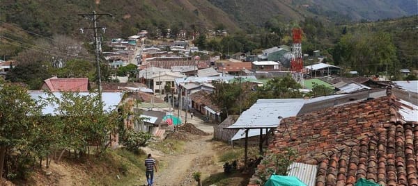 Grupo armado irrumpió en centro de armonización indígena de Toribío y facilitó la fuga de dos comuneros