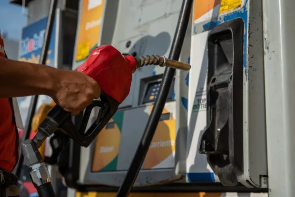 Gobierno no aumentará el precio de la gasolina