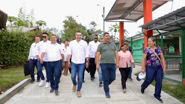 Gobernación del Cauca entrega dos placas huellas que benefician a comunidades rurales de Piendamó