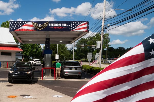 Freedom Fuel: las polémicas que rodean a la cadena de gasolineras respaldada por Trump y su movimiento MAGA