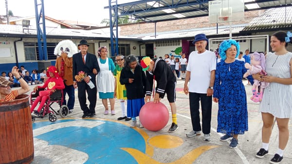 Abuelos del Hogar San Vicente de Paúl llevaron alegría y diversión a niños de Popayán
