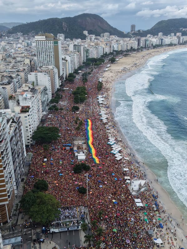 Copacabana reúne a artistas y simpatizantes de Lula en una jornada marcada por la defensa de la democracia