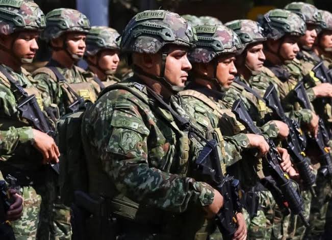 Intenso hostigamiento contra el Ejército en Toribío: denuncian uso de drones explosivos y riesgo para comunidades indígenas