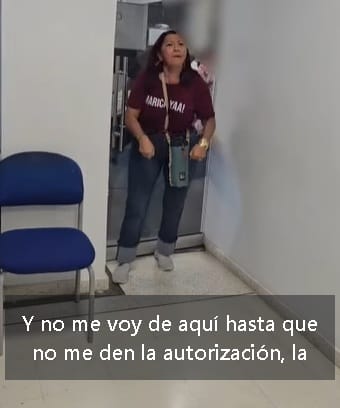 Periodista se encadenó en el HUV para exigir fecha de cirugía para su esposo