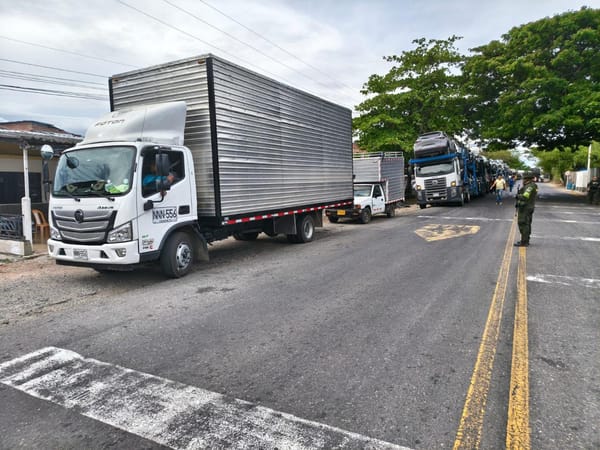 Policía y Ejército refuerzan caravanas de seguridad en la Panamericana para proteger a transportadores en el Cauca