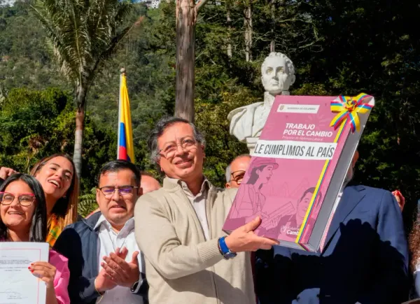 El Congreso aprueba la reforma pensional de Petro y le da una victoria inesperada al expresidente